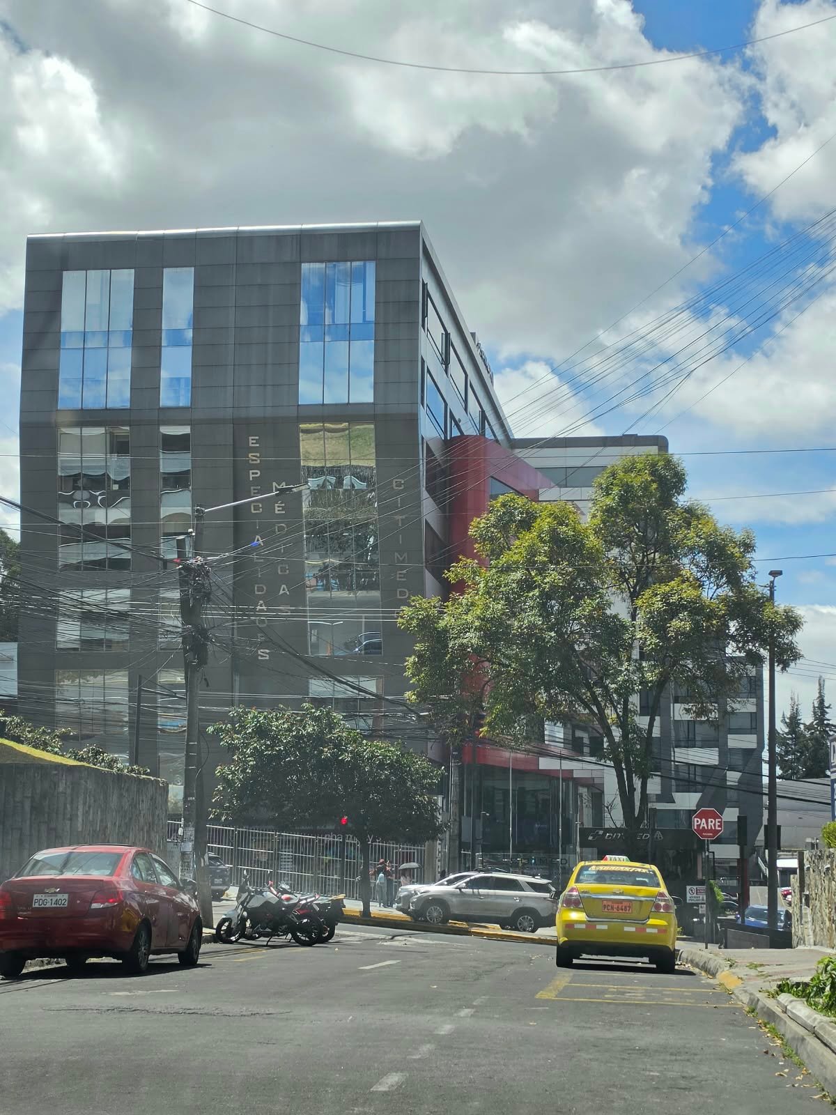 Vista de Citimed desde la calle para reconocer el edificio